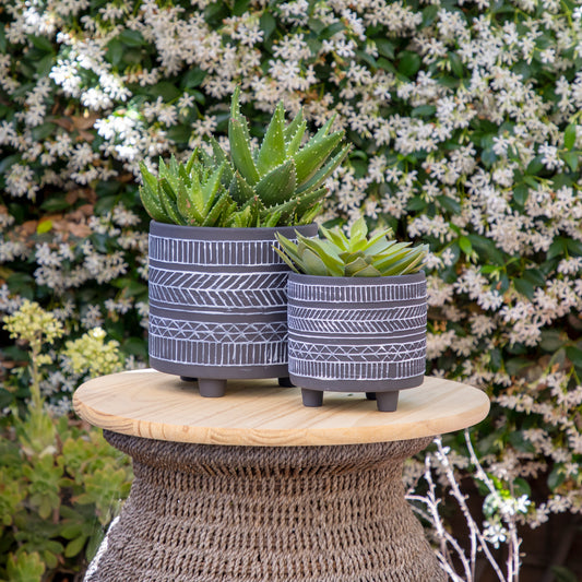 S/2  TRIBAL LOOK FOOTED PLANTER 6/8', BLACK